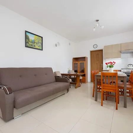 Spacious House With Parking & Garden By Renters 펜션 *