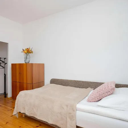 Spacious House With Parking & Garden By Renters 펜션 *
