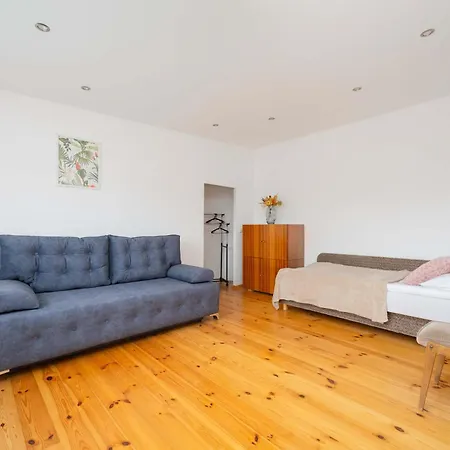 Spacious House With Parking & Garden By Renters 펜션 *