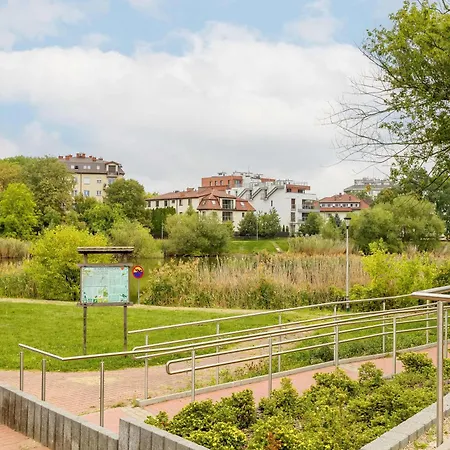 Spacious House With Parking & Garden By Renters