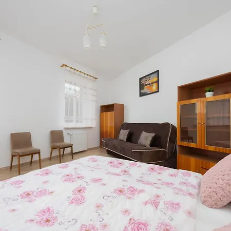 Casa vacanze Spacious House With Parking & Garden By Renters *