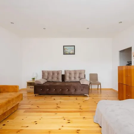 Spacious House With Parking & Garden By Renters *