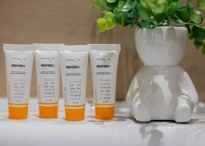 Spacious House With Parking & Garden By Renters בית נופש *