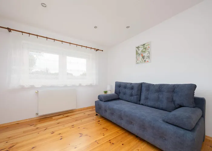 Vakantiehuis Spacious House With Parking & Garden By Renters *