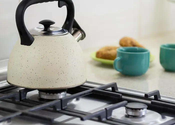 Spacious House With Parking & Garden By Renters בית נופש ורשה