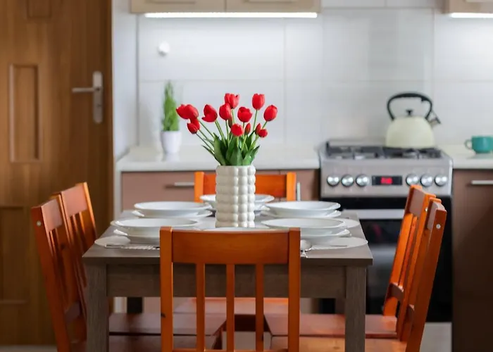 בית נופש Spacious House With Parking & Garden By Renters ורשה