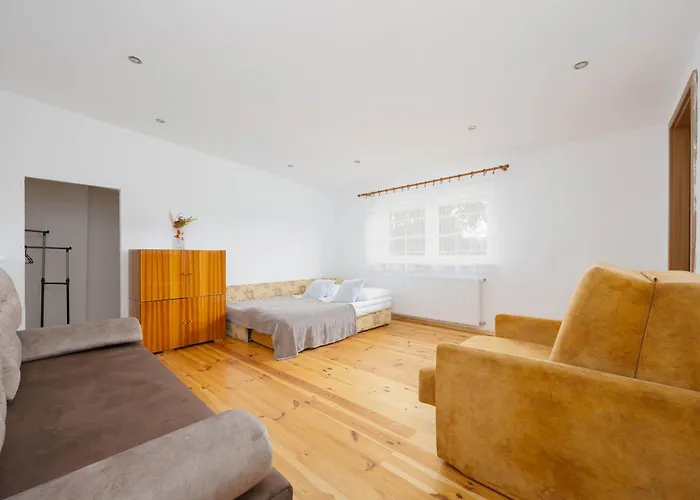 Spacious House With Parking & Garden By Renters *