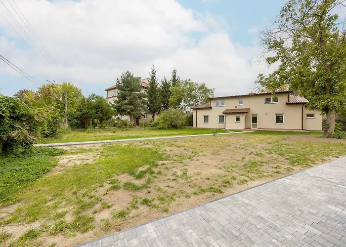 Spacious House With Parking & Garden By Renters