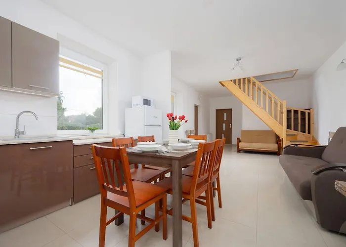 Spacious House With Parking & Garden By Renters Vakantiehuis Warschau