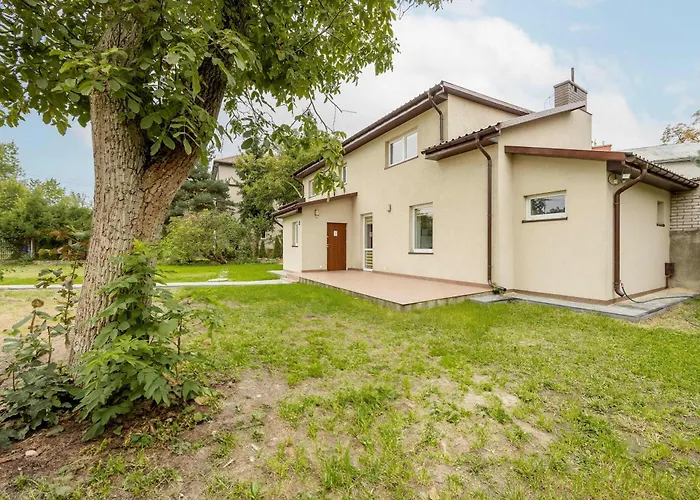 Vakantiehuis Spacious House With Parking & Garden By Renters Warschau