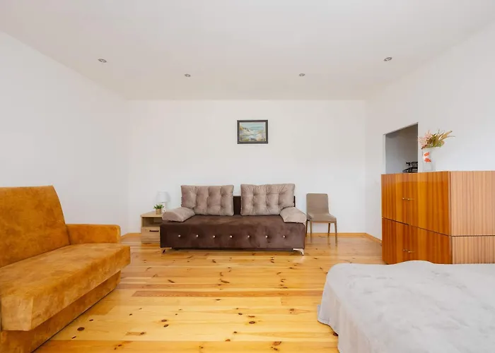 Spacious House With Parking & Garden By Renters *