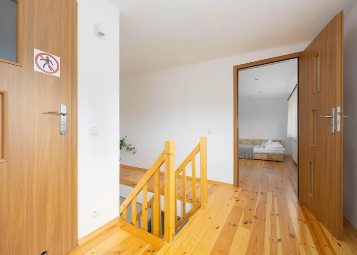 Spacious House With Parking & Garden By Renters ורשה