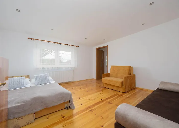 Spacious House With Parking & Garden By Renters