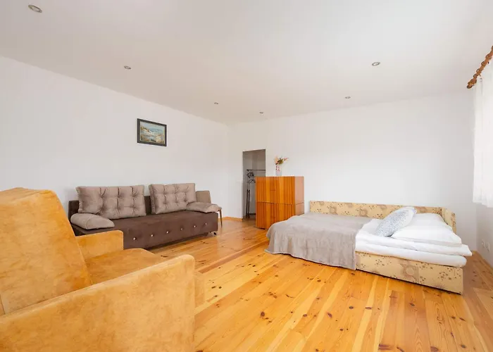 Spacious House With Parking & Garden By Renters Vakantiehuis Warschau