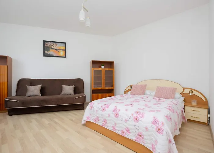 Spacious House With Parking & Garden By Renters Vakantiehuis *