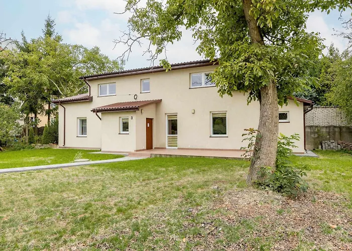 Spacious House With Parking & Garden By Renters Vakantiehuis *