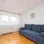 بيت للعطل Spacious House With Parking & Garden By Renters *