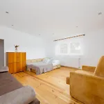 Spacious House With Parking & Garden By Renters *