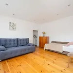 Spacious House With Parking & Garden By Renters بيت للعطل *