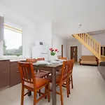 Spacious House With Parking & Garden By Renters بيت للعطل وارسو