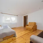 Spacious House With Parking & Garden By Renters