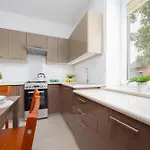 بيت للعطل Spacious House With Parking & Garden By Renters *