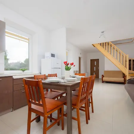 Spacious House With Parking & Garden By Renters Ferienhaus Warschau