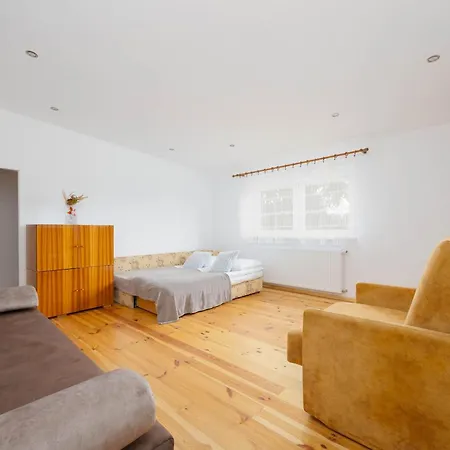 Spacious House With Parking & Garden By Renters *