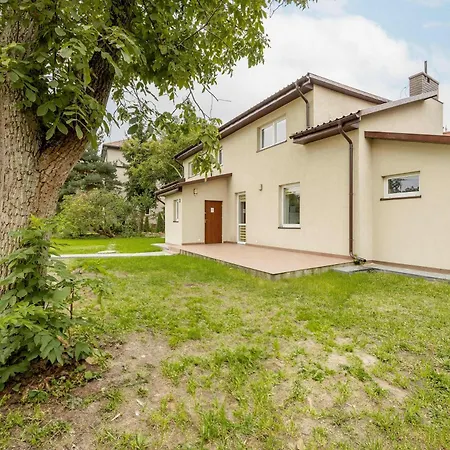 Feriehus Spacious House With Parking & Garden By Renters Warszawa